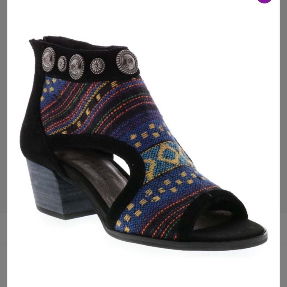 NIB-Very Volatile Western Leather Cutout Sandals